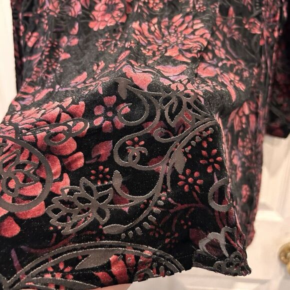 Chicos Velvet Burnout Floral Sheer Lined Mock Neck 3/4 Sleeve Blouse Size XL Top - Picture 2 of 9
